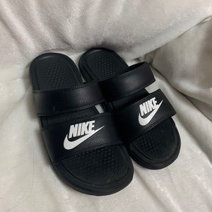 Super cute Women’s Nike slides